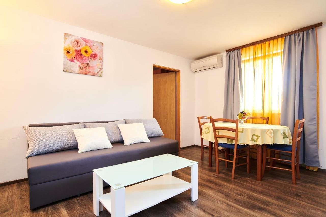 App Sverko Apartment Vilanija ภายนอก รูปภาพ