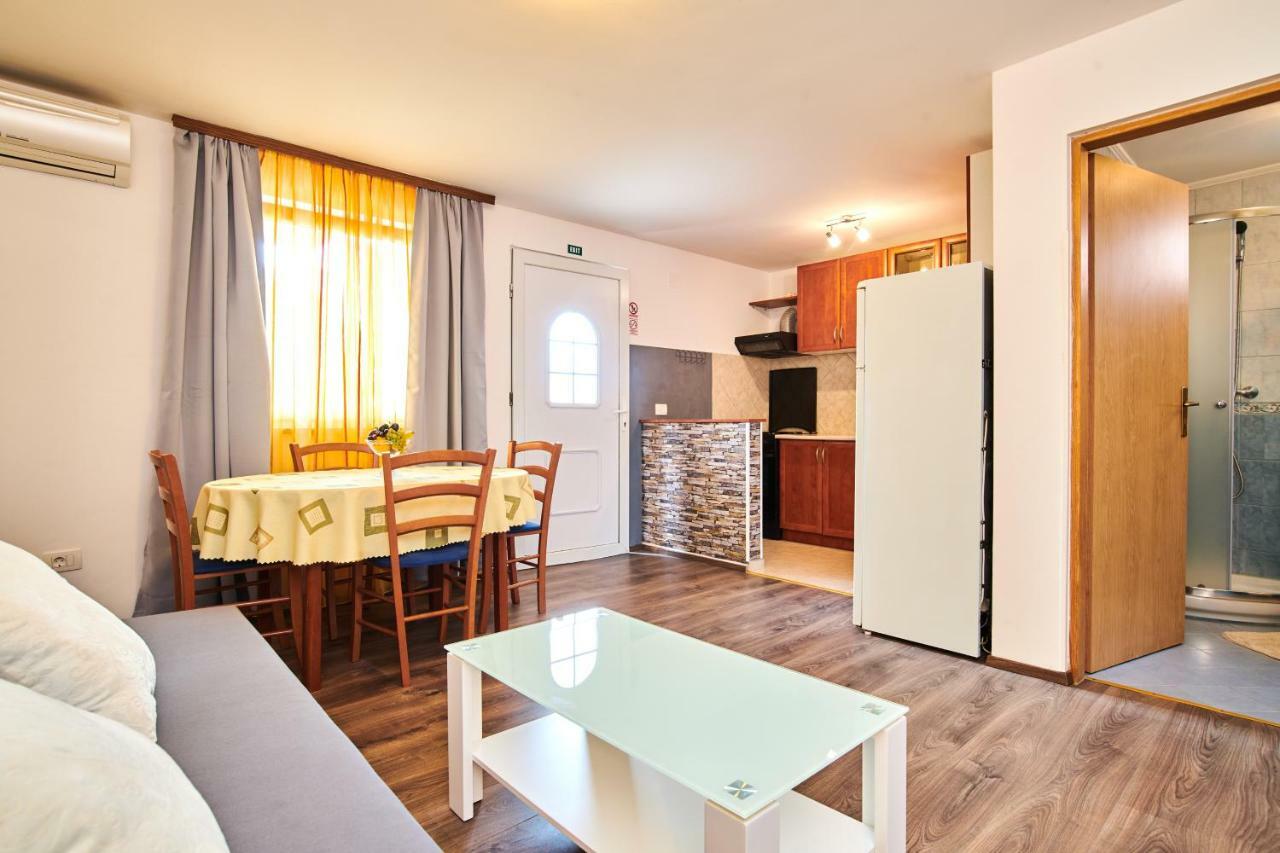 App Sverko Apartment Vilanija ภายนอก รูปภาพ